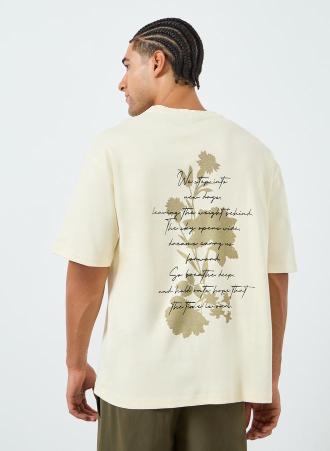 ستايلي تيشيرت واسع بطبعة جرافيك زهور - Image 3